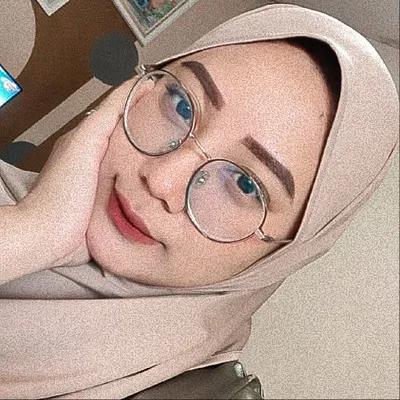 Full time Momy Azkha Prasca profile