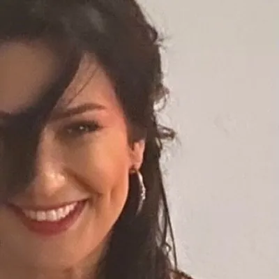 İclal Aydın profile