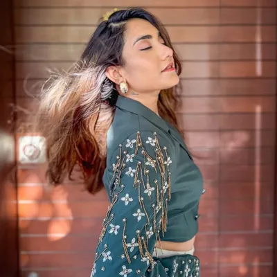DHRUVIKA PATEL | MAKEUP | STYLING | OOTDs