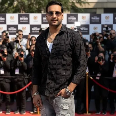 Abhishek Gupta 🎭 profile