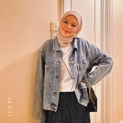 Z Amirah profile