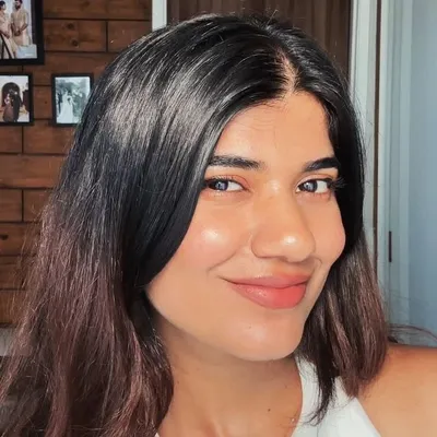 riya thomas ✨ profile