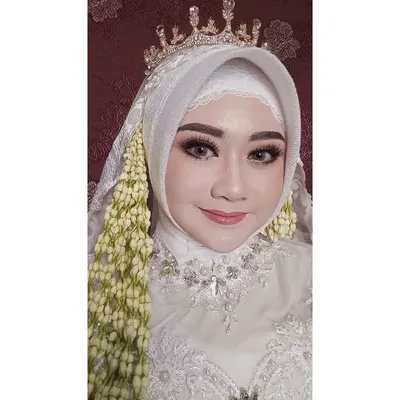 Indah Setiono_ profile