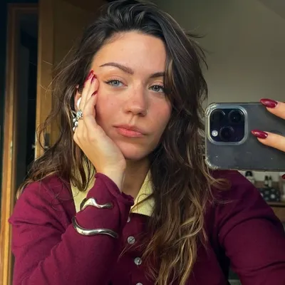 Inès B profile