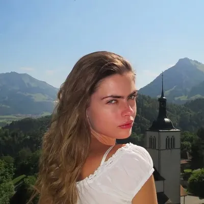 Gwen Van Meir profile