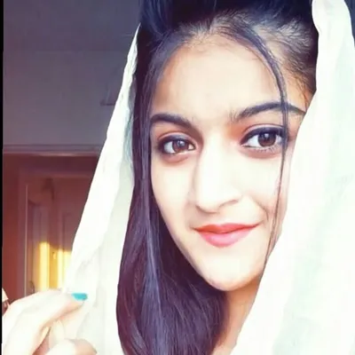 zoya khan profile