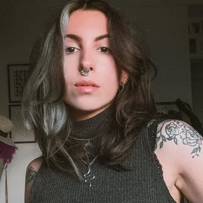 Lessie ๐ | Juli Borobio | Moda+Historia profile