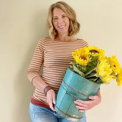 Steph Harkins profile