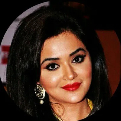 Ragini Nandwani Network profile