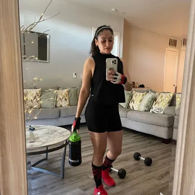 Iris Valenzuela profile
