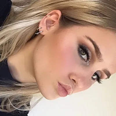 Bella Adaway MUA profile
