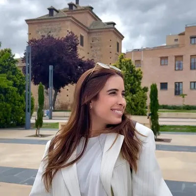 Isabella Fernandez Abraham profile