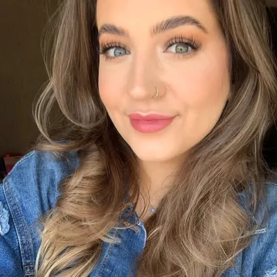 Isabel May profile