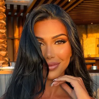 Isabel Raad profile