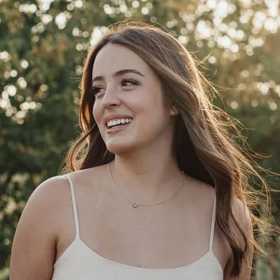 ISA CAMARGO profile