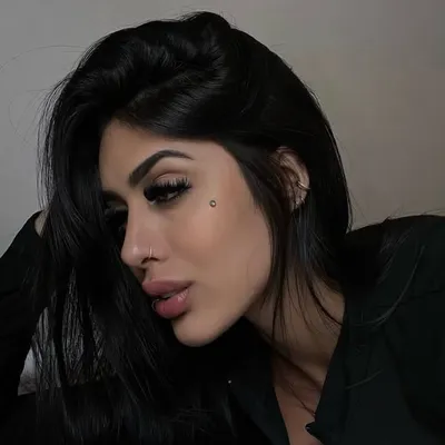 Isadora Oliver profile