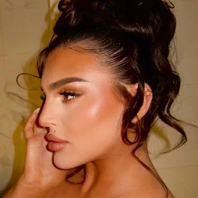 ISSY OAKLEY profile