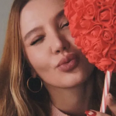 ANA FOLEY ๐บ๐ฆ NYC profile