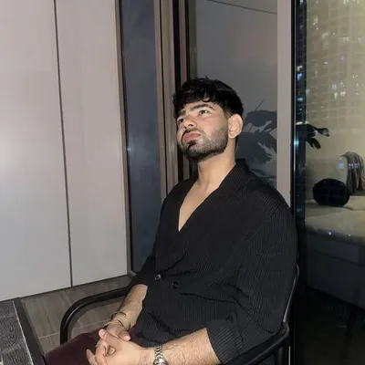 Dhruv⚡️ profile