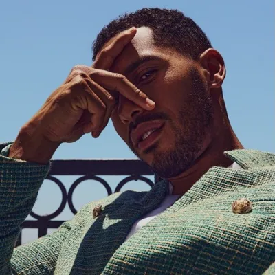 Elliot Knight profile