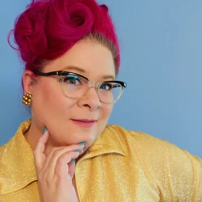 Jennifer Elise | Vintage Weirdo profile