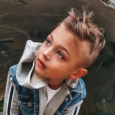 ⒿⓊⓈⓉⒾⓃ • fashion • toys • inspo profile