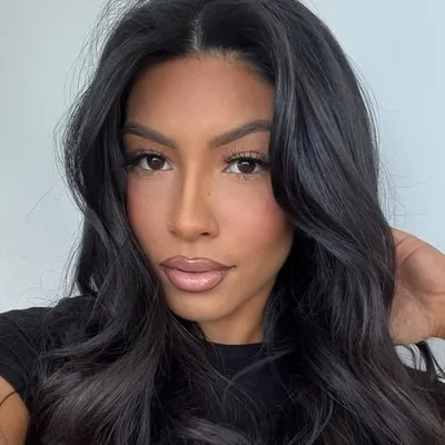 Justine Nicole profile
