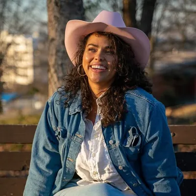 Lauren “Lo” Worrell - Mom Life + Skincare profile