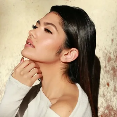 Mia Lee🪬 profile