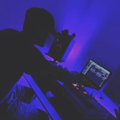 ╰‿╯v y r o╰⁔╯ profile