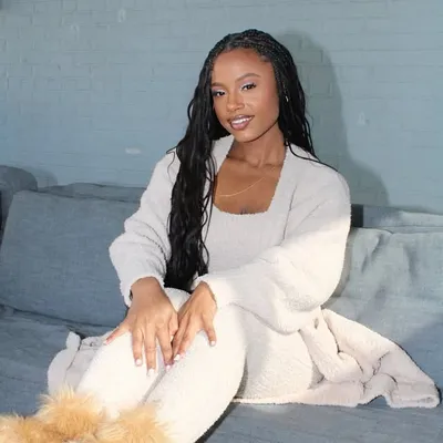 Stephanie Thomas profile