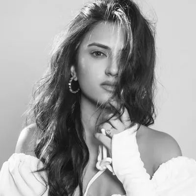 Ivana Varun𩵠profile