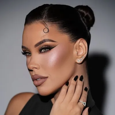 Ivy Moraes profile