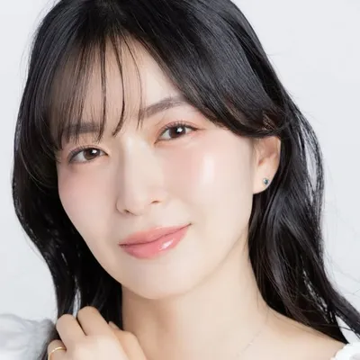 岩間 恵 Megumi Iwama profile