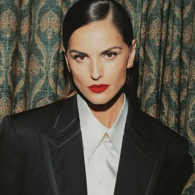 Izabel Goulart profile