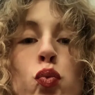 Isabel Roth profile