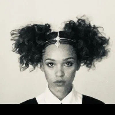 Izzy Bizu profile