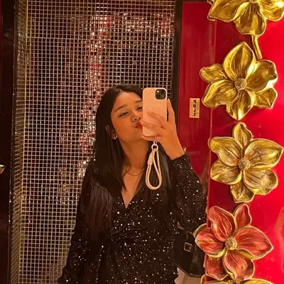 Janvi🦋 profile