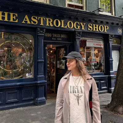 J α v i U g α l d e ☾ profile