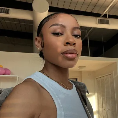 Janée profile