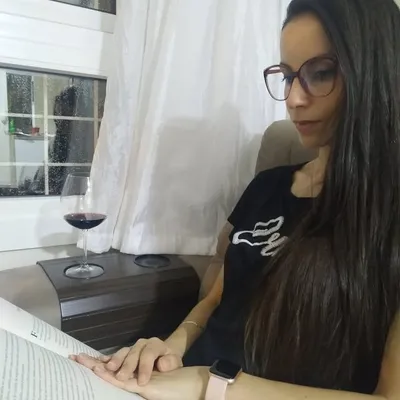 Caroline Martins profile