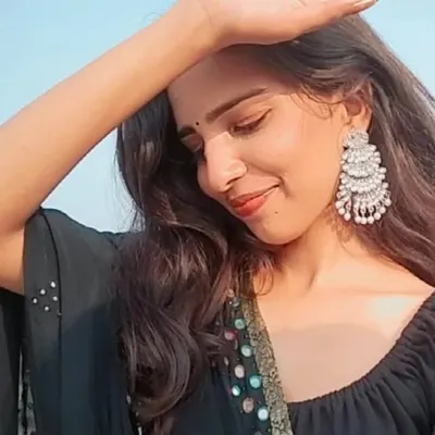 Janhavi Singh ❤️ profile