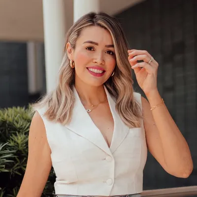 Janie Rodriguez | 40+ Fashion, Beauty & Mom Life profile