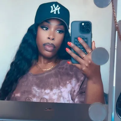 Janielle’s Visual Diary 📖 profile