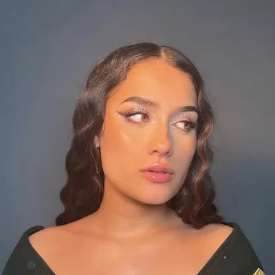Janina Bey profile