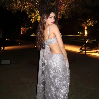 janhavi kapoor ๐โฉ profile