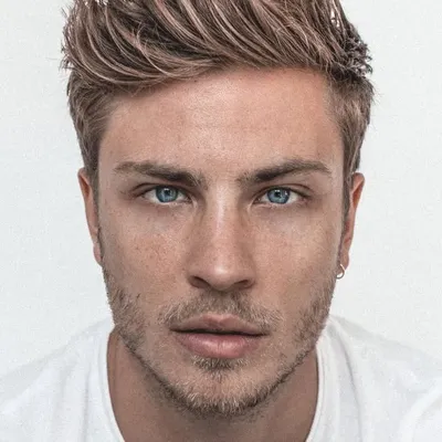 Jannik Schümann profile