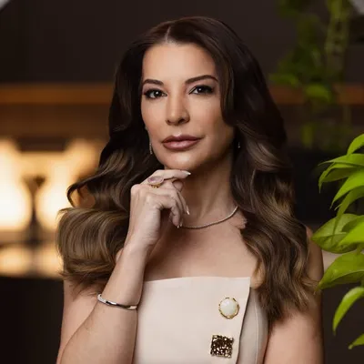 Dra. Jaqueline Ferraz | Dermatologista profile