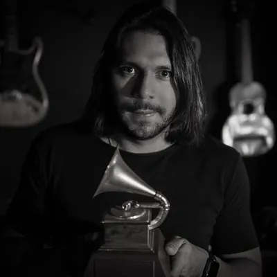 Javier Serrano | productor y guitarrista profile