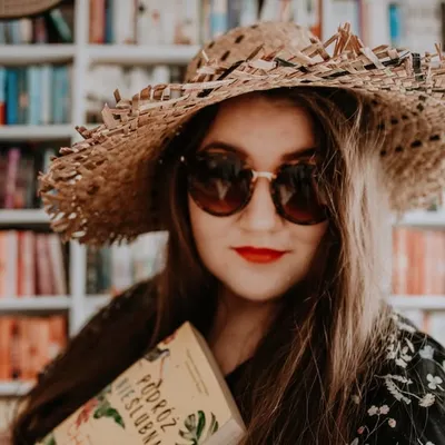 Anita Jeleń - o literaturze profile